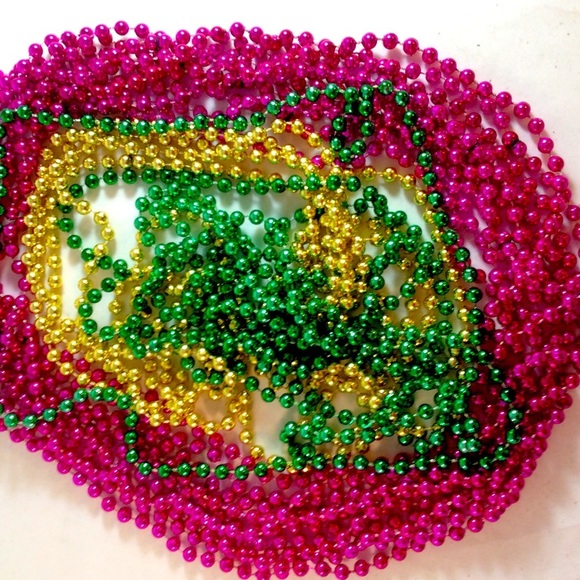 Mardi Gras Beads Bundle New Colors Magenta Green Gold 18 Strands - Picture 1 of 7
